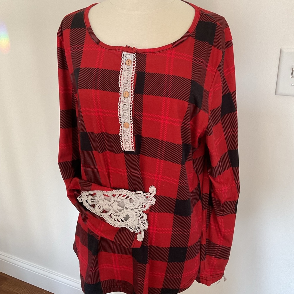 Stretchy soft Buffalo check tunic with lace trim. Size XL